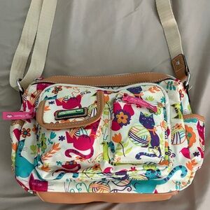 Lilly Bloom adjustable strap purse. Multilpe pockets meas 9x7x4 inches.